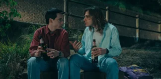 Elia Nuzzolo e Matteo Oscar Giuggioli nel primo episodio della serie Nord Sud Ovest Est.