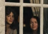Ragione e sentimento, due sorelle e un amore difficile nella nuova versione del classico di Jane Austen Daisy Edgar-Jones ed Esmé Creed-Miles nel film Ragione se sentimento.