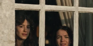 Daisy Edgar-Jones ed Esmé Creed-Miles nel film Ragione se sentimento.
