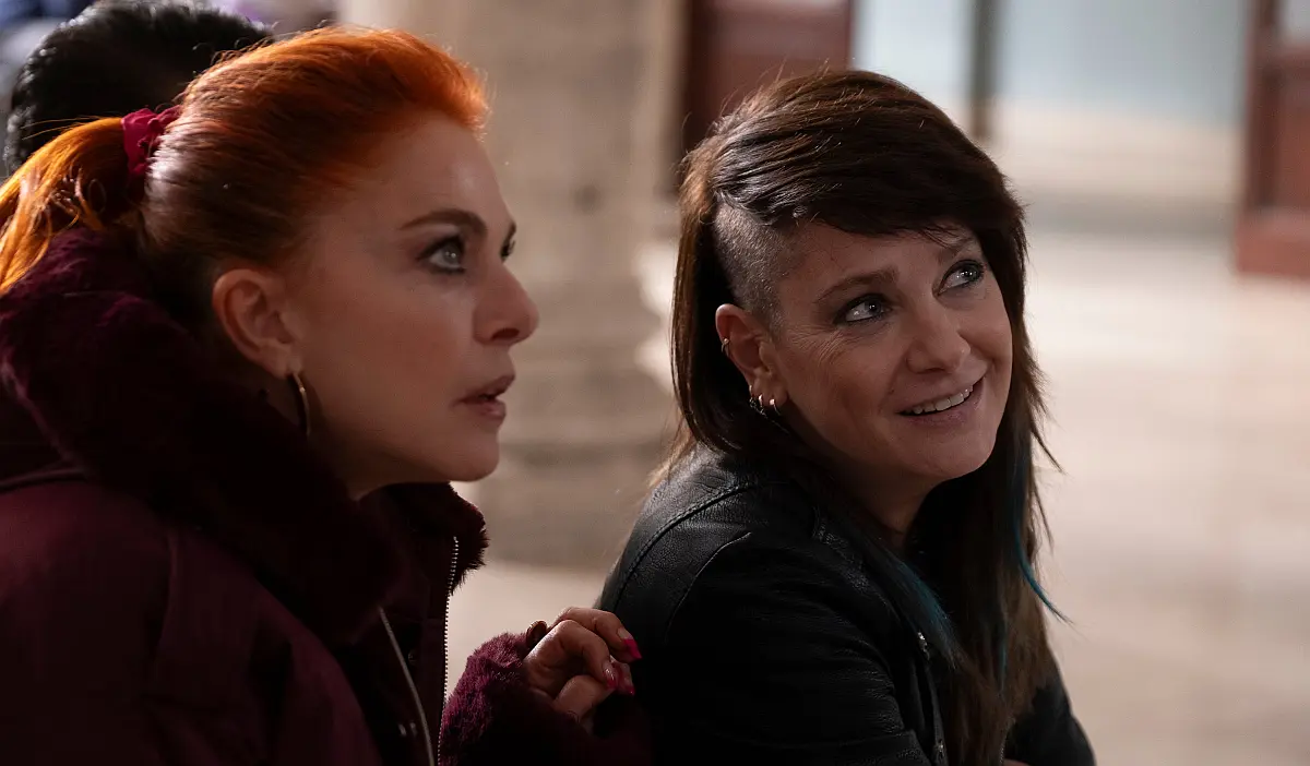 Claudia Gerini e Giovanna Mezzogiorno nel film Se ami qualcuno dillo.
