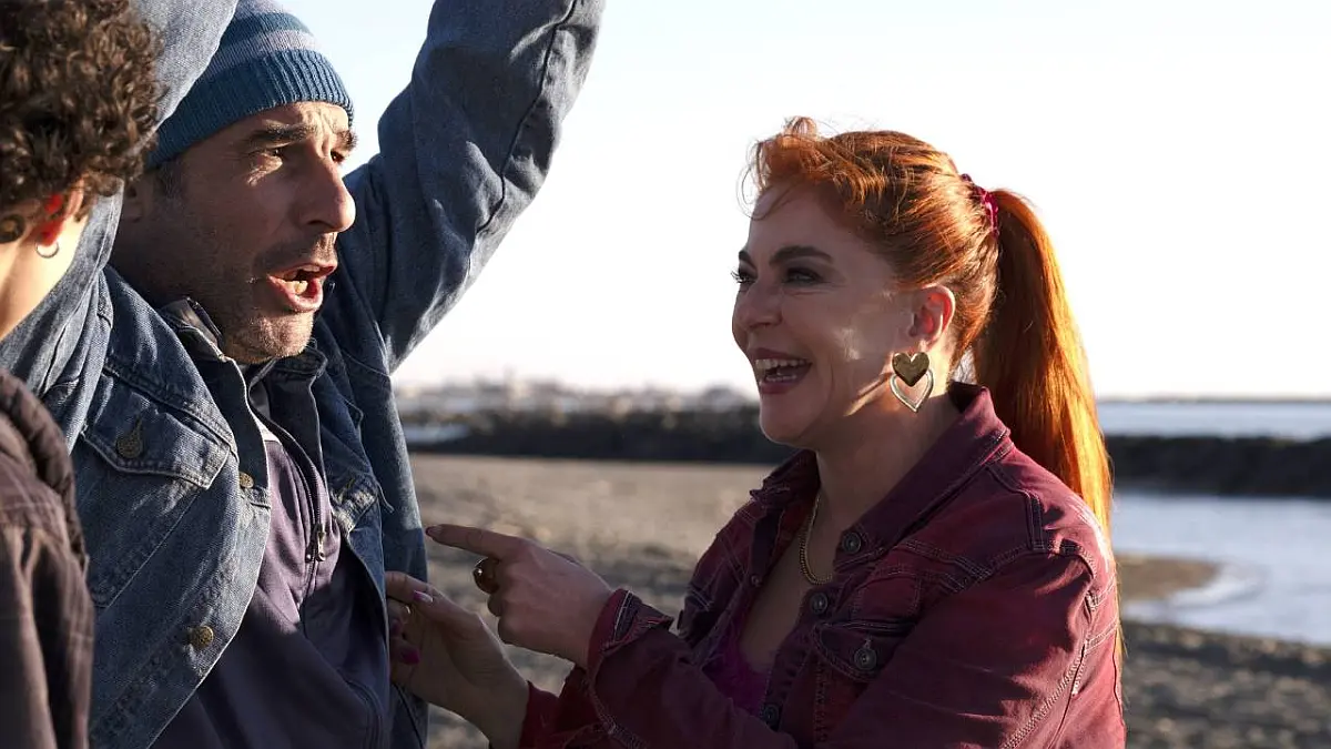 Edoardo Leo e Claudia Gerini nel film Se ami qualcuno dillo.