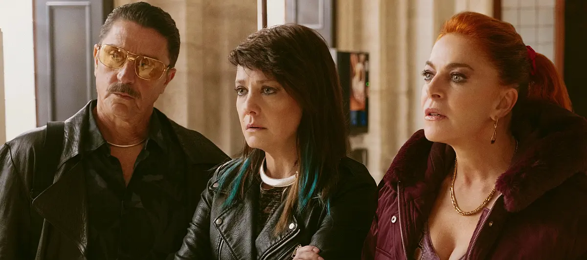 Clemente Pernarella, Giovanna Mezzogiorno e Claudia Gerini nel film Se ami qualcuno dillo.